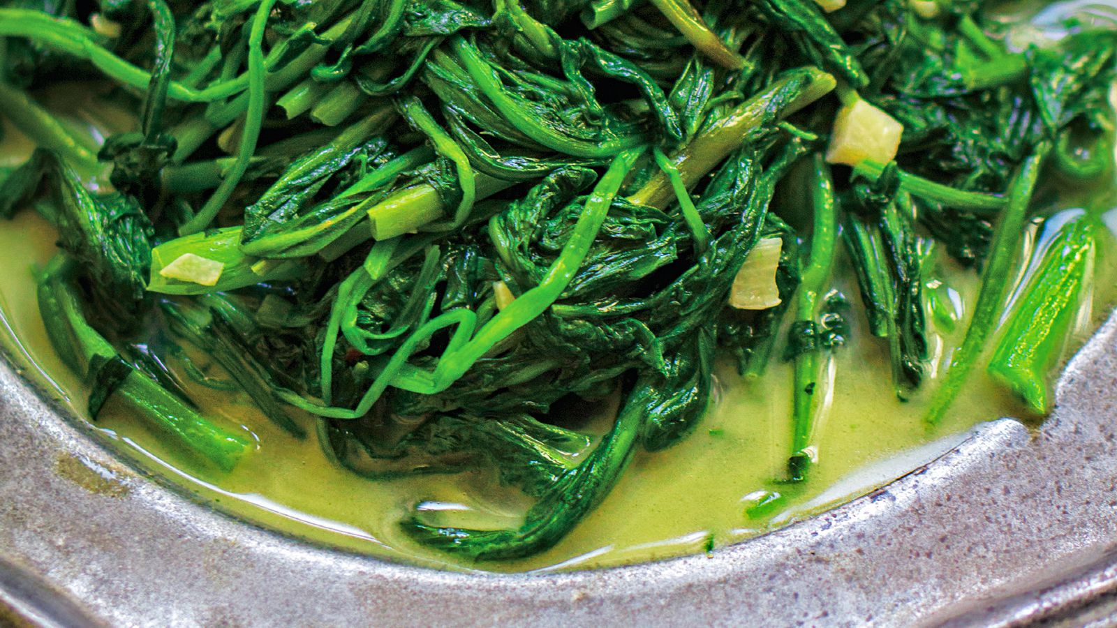 Fu Ru Kong Xin Cai (Sauteed Water Spinach with Fermented Tofu)