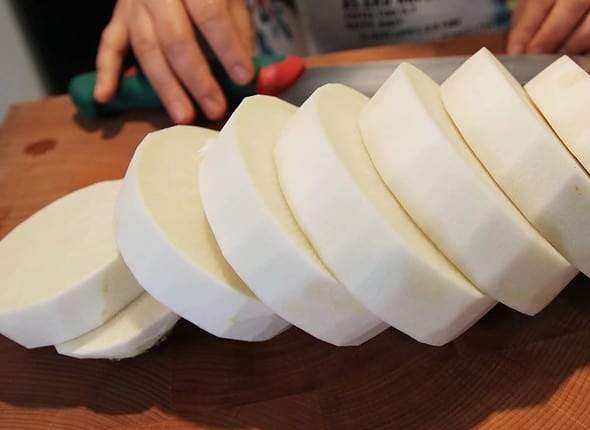 Kkakdugi (Cubed radish kimchi)