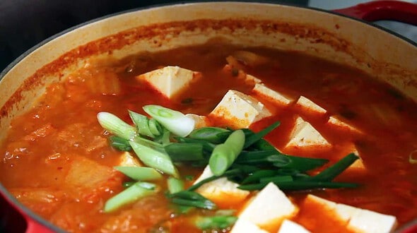Kimchi soup (Kimchi-guk) 13 kimchi soup