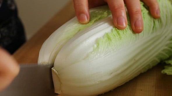Traditional napa cabbage kimchi (Tongbaechu-kimchi: 통배추김치) 21 kimchi_cut cabbage