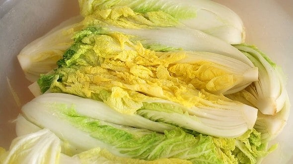Traditional napa cabbage kimchi (Tongbaechu-kimchi: 통배추김치) 26 kimchi_cabbage salting (배추소금절이기)