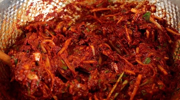 Traditional napa cabbage kimchi (Tongbaechu-kimchi: 통배추김치) 34 kimchi paste