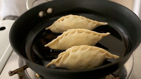 King-size kimchi dumplings (Kimchi-wangmandu) 52 frying mandu