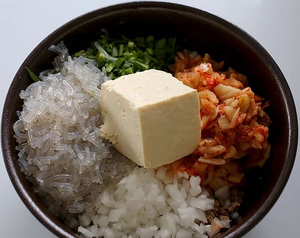 King-size kimchi dumplings (Kimchi-wangmandu) 41 kimchi mandu filling