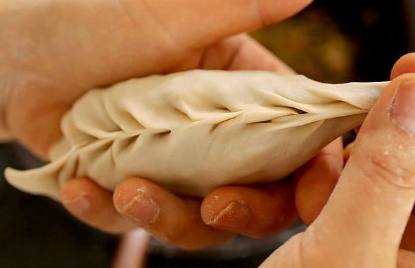 King-size kimchi dumplings (Kimchi-wangmandu) 49 mandu shaping