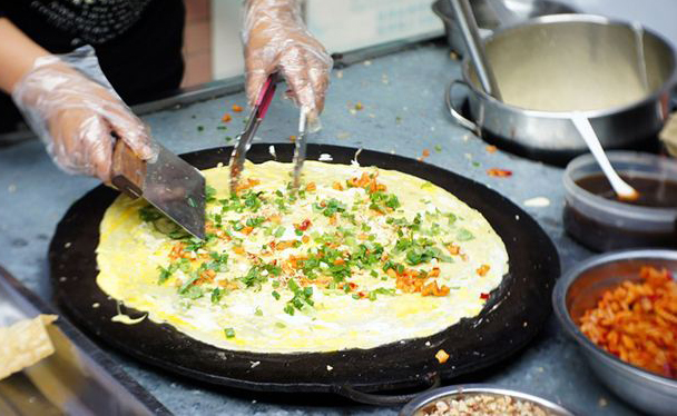 Jianbing (Chinese Crepes) – 15 Minutes Chinese Street Food 24 Street food jianbing