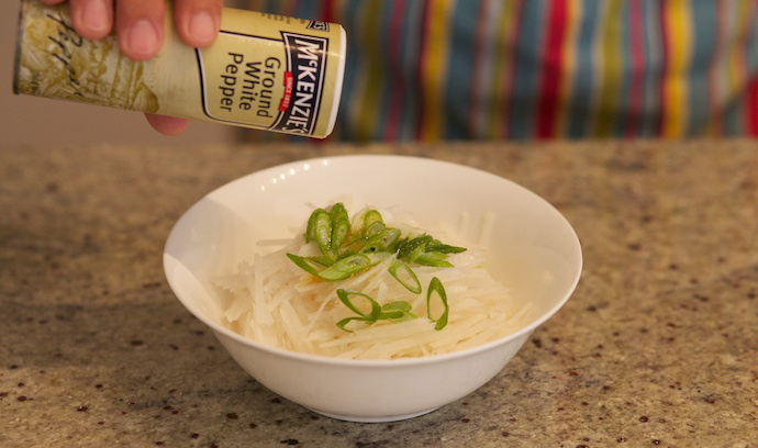 Jianbing (Chinese Crepes) – 15 Minutes Chinese Street Food 28 jianbing step2
