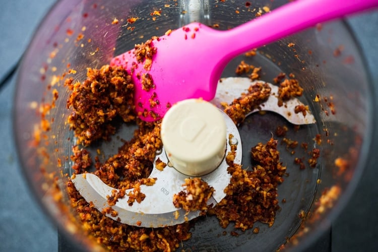How to make Kimchi that only takes 30 minutes of hands-on-time before mother nature takes over! Full of healthy, gut-healing probiotics, this authentic kimchi recipe is vegan adaptable & gluten free. Quick and easy, make it as spicy or mild as you like. #kimchi #howtomakekimchi #vegan #vegankimchi #eatclean #cleaneating #plantbased #napa cabbage #kimchirecipe #probiotics #fermented #guthealing #fermentedcabbage #koreanfood #koreanrecipe 