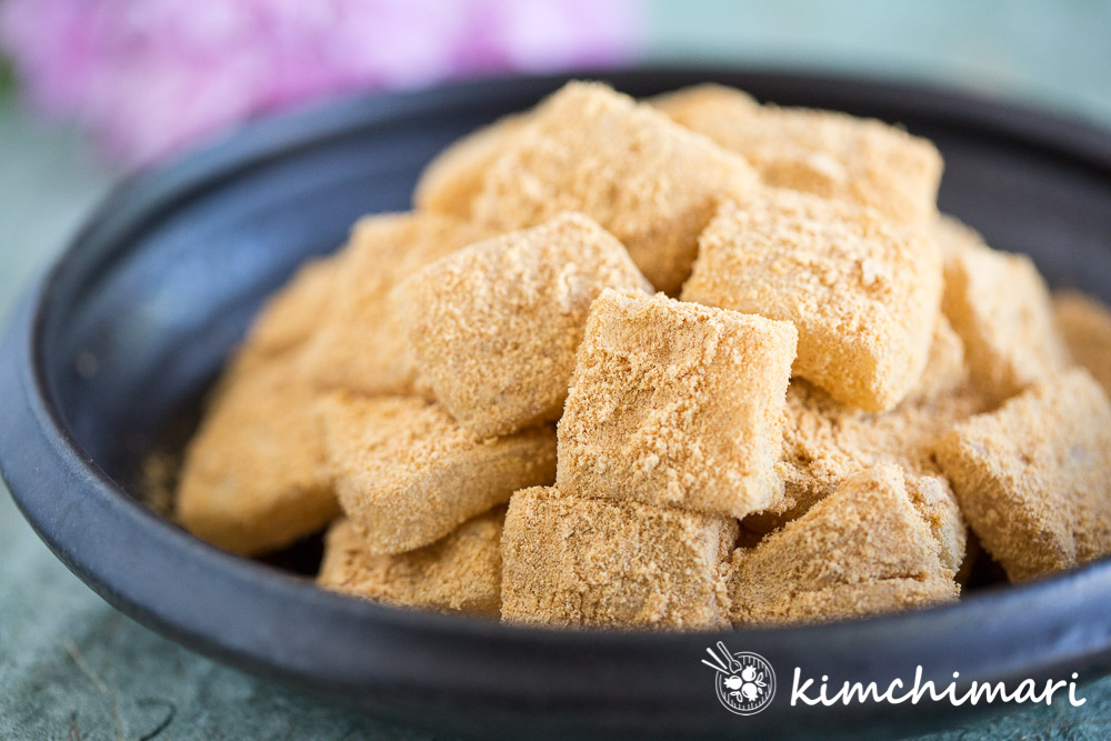 korean injeolmi coated with soybean powder and piled on black plate
