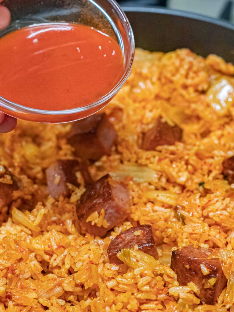 Kimchi Fried Rice with Spam 32 kimchi juice poured into kimchi fried rice with spam