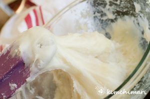 sticky rice cake stretched and extended up with a spatula