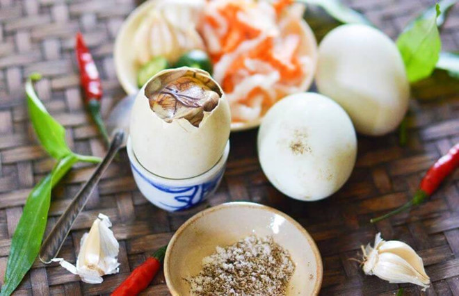 What-is-balut-egg-Lets- discover-how-to-eat-balut-in-Vietnam 1 What-is-balut-egg-Lets- discover-how-to-eat-balut-in-Vietnam 1