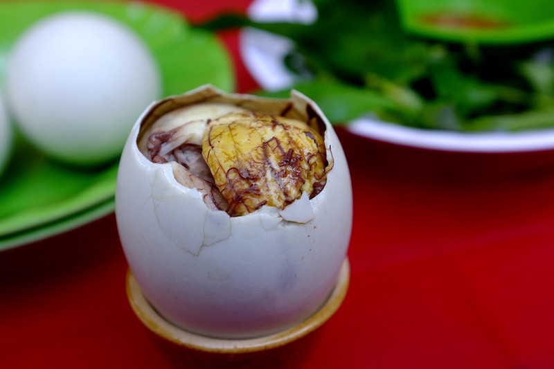 What-is-balut-egg-Lets- discover-how-to-eat-balut-in-Vietnam 2 What-is-balut-egg-Lets- discover-how-to-eat-balut-in-Vietnam 2