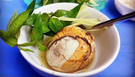What-is-balut-egg-Lets- discover-how-to-eat-balut-in-Vietnam 4 What-is-balut-egg-Lets- discover-how-to-eat-balut-in-Vietnam 4