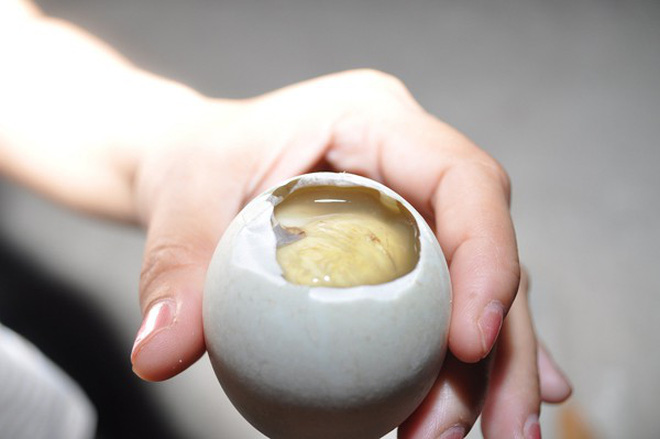 What-is-balut-egg-Lets- discover-how-to-eat-balut-in-Vietnam 5 What-is-balut-egg-Lets- discover-how-to-eat-balut-in-Vietnam 5