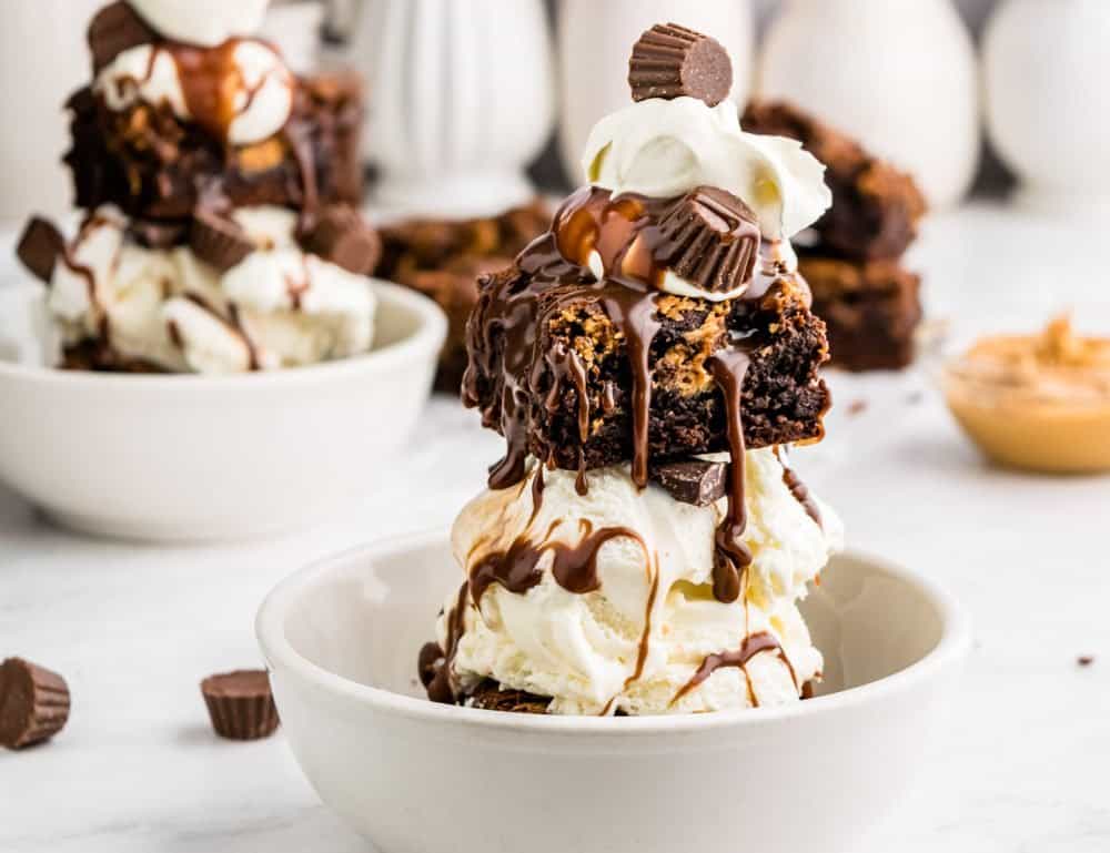 Amazing Homemade Chocolate Peanut Butter Brownie Sundae Recipe 15 peanut butter brownie sundae in a bowl