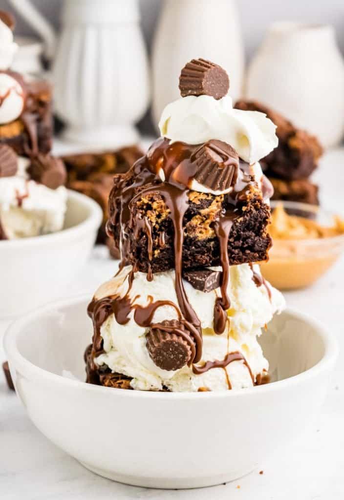 Amazing Homemade Chocolate Peanut Butter Brownie Sundae Recipe 14 peanut butter brownie sundae in a bowl