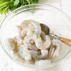 Shrimp in Red Sauce Recipe 20 Raw shrimp in a glass bowl.