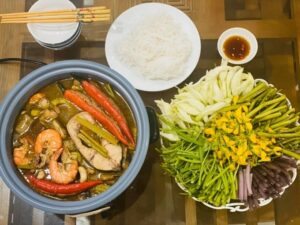 Mix many ingredients in the same hot pot